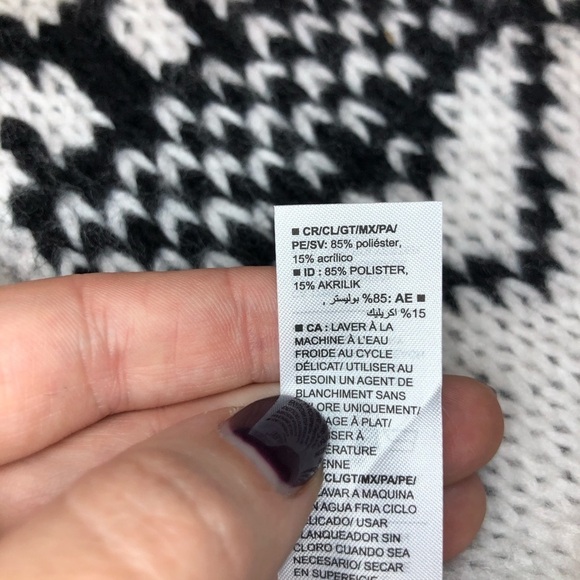 Old Navy White & Black Print Knitted Scarf - Picture 5 of 5